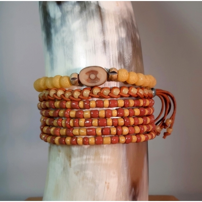 wikkelarmband in oker en terra-bruin wikkelarmband in oker en terra-bruin